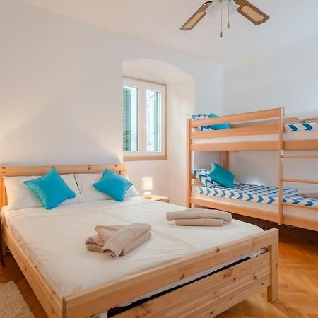 LCT Alberti Palace Apartment Split Bagian luar foto