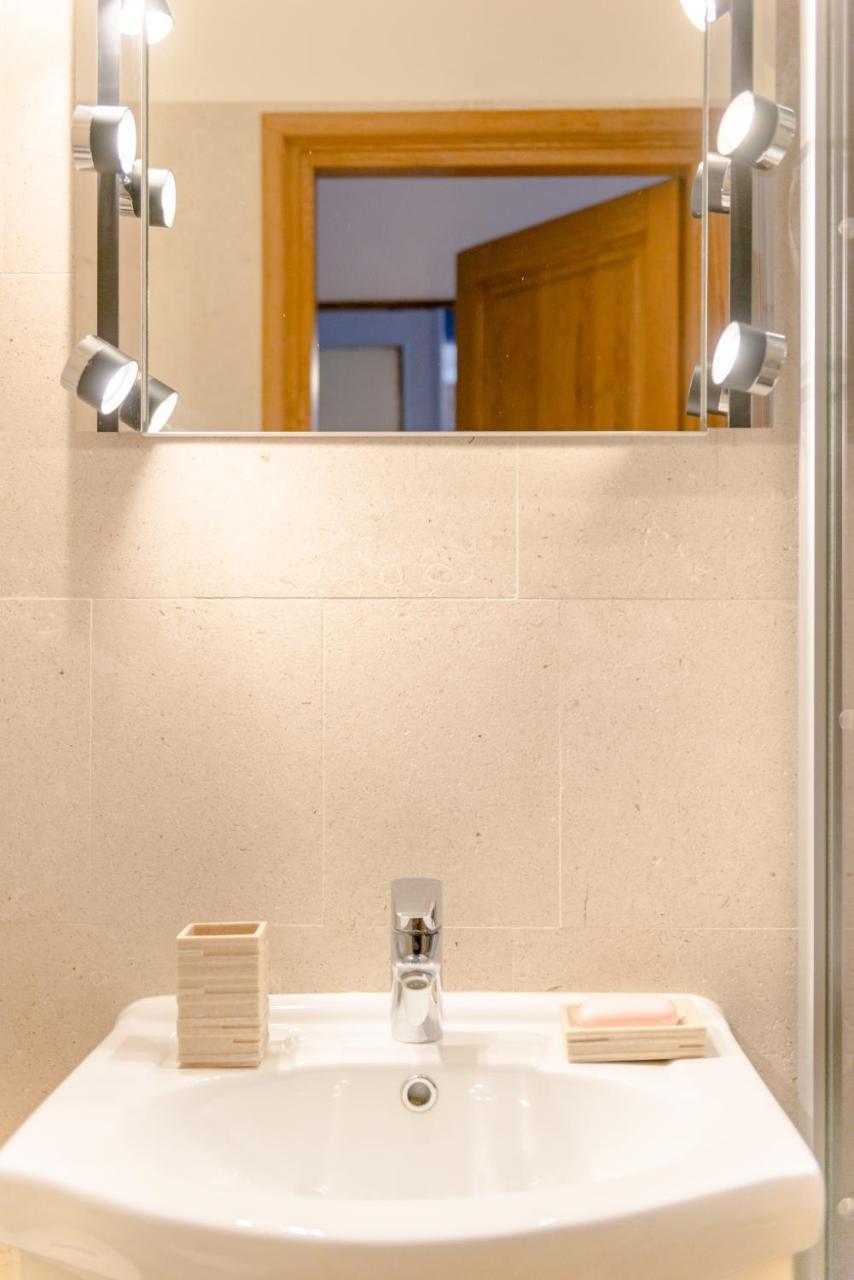LCT Alberti Palace Apartment Split Bagian luar foto
