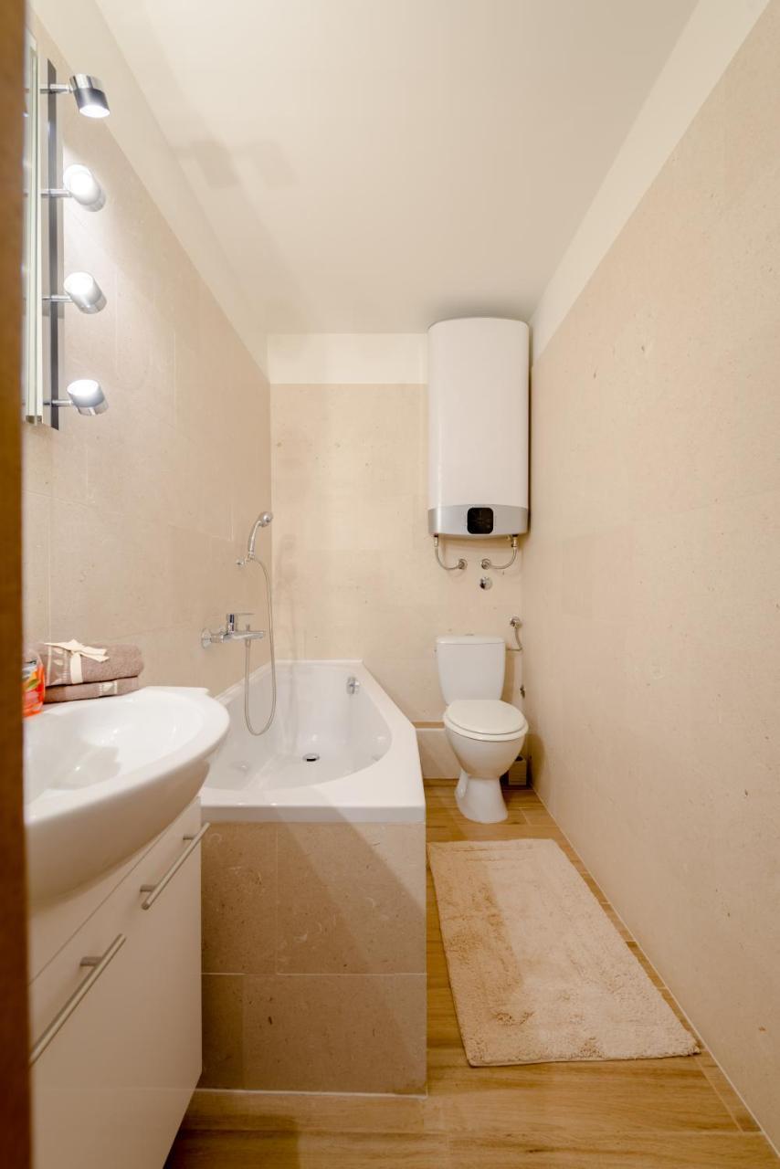 LCT Alberti Palace Apartment Split Bagian luar foto