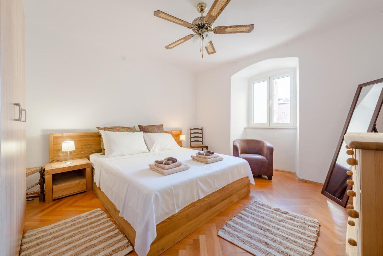LCT Alberti Palace Apartment Split Bagian luar foto